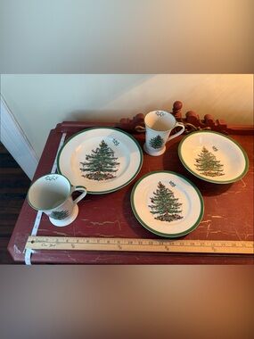 Spode Green and White Christmas Tree 5 pc Dinnerware Collection